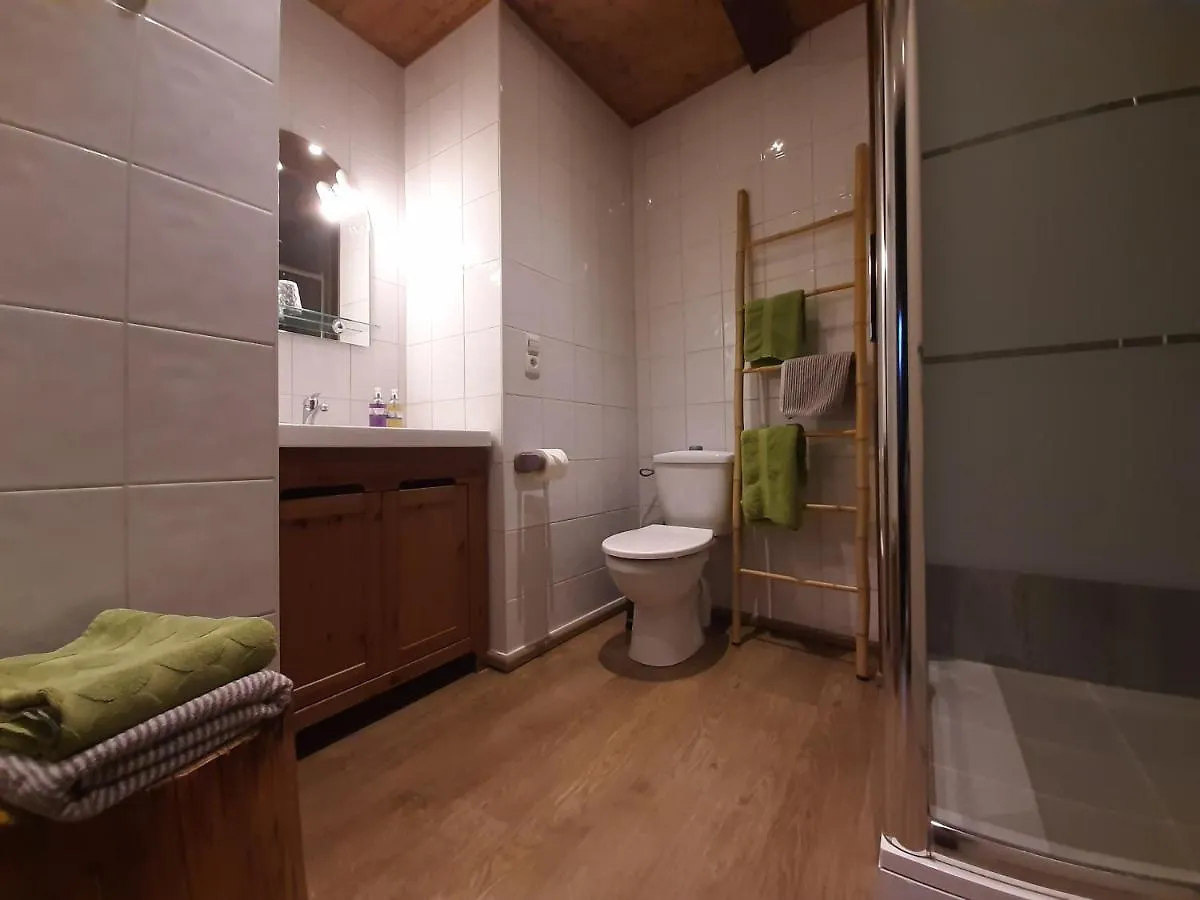 Le Sareymond Bed & Breakfast Menee