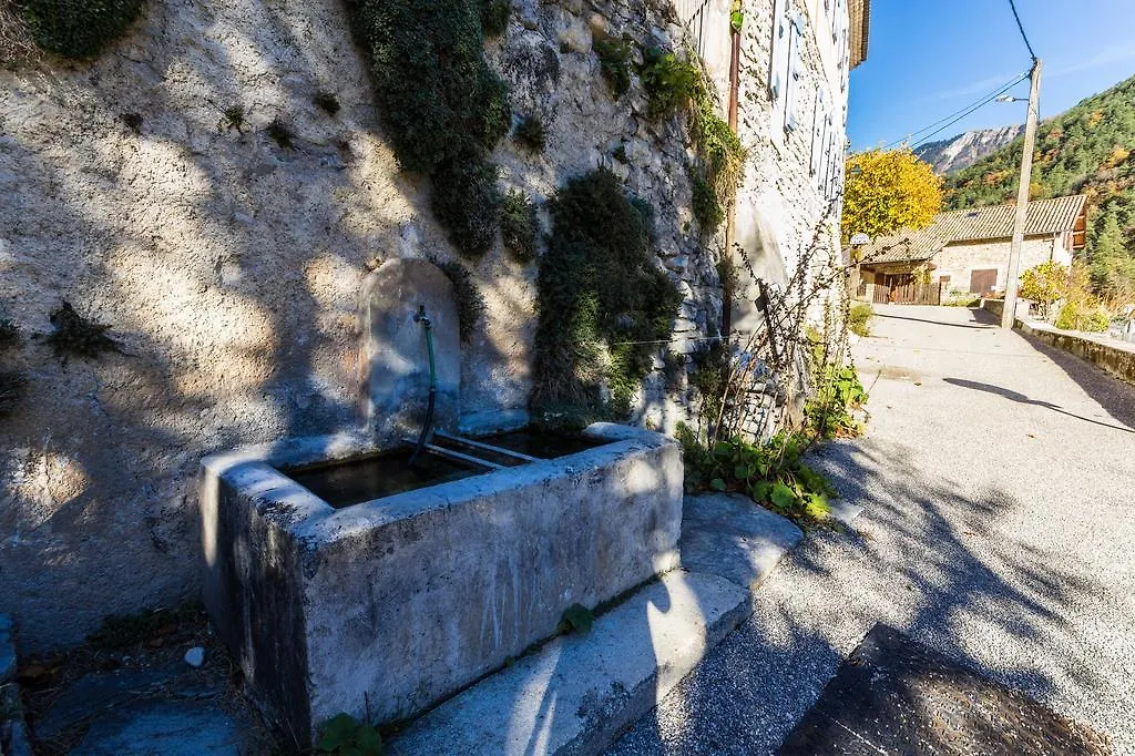 Le Sareymond Bed & Breakfast Menee France