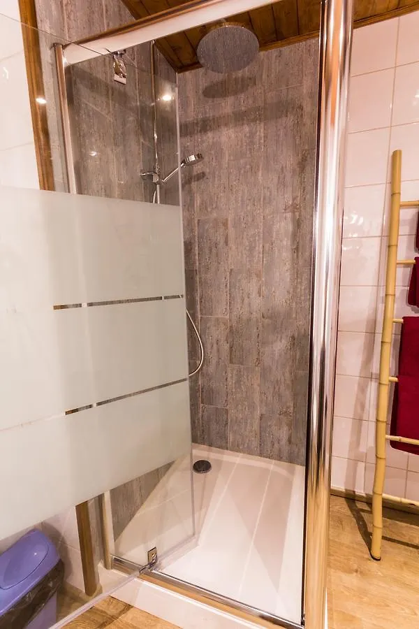 Le Sareymond Bed & Breakfast Menee