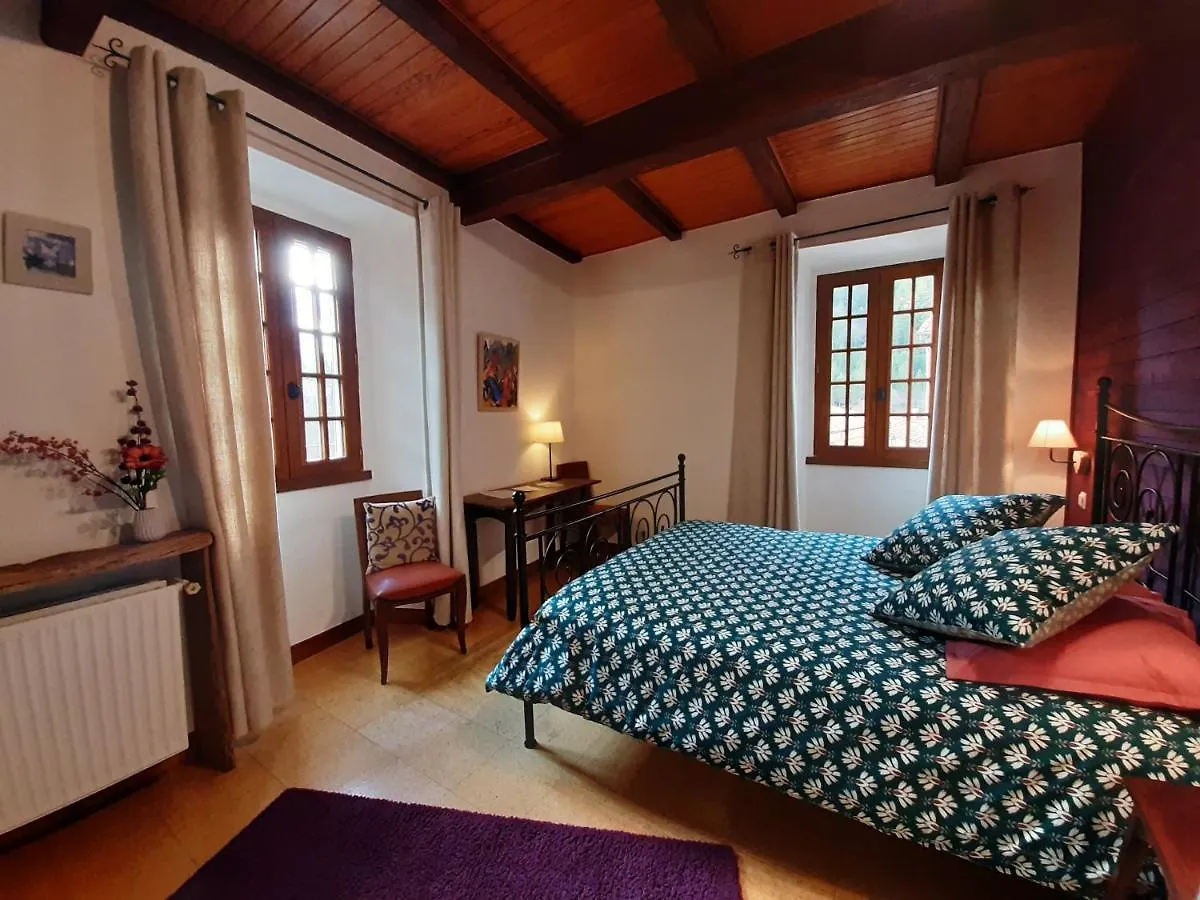 Bed and Breakfast Le Sareymond à Menée Couette-café